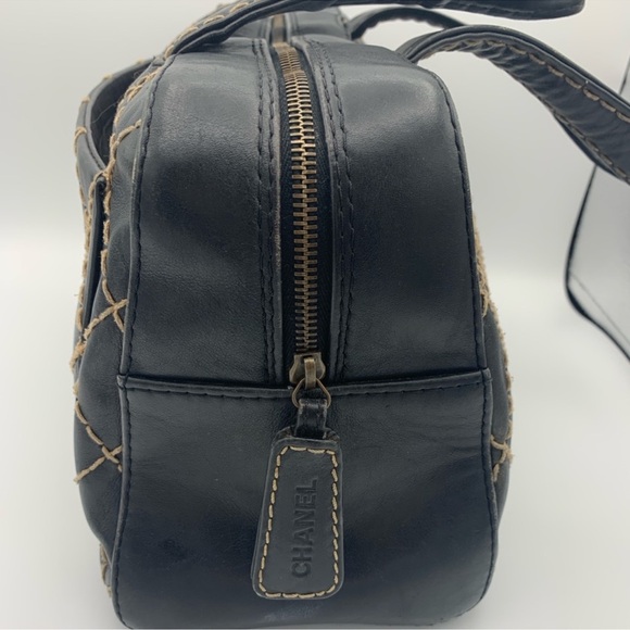 Chanel Black and Gold Quilted Shoulder Bag - Picture 2 of 12